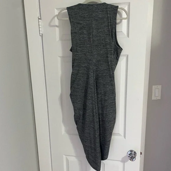 Size Large form fitting grey dress - Picture 4 of 5
